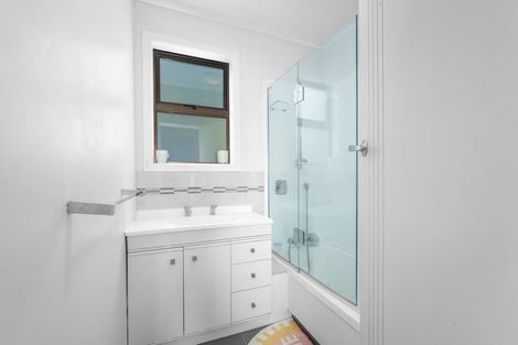 Photo of property in 4 Kahu Road, Paremata, Porirua, 5024