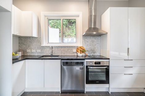 Photo of property in 26 Queens Drive, Kilbirnie, Wellington, 6022