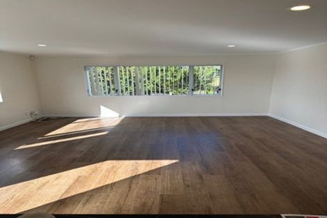 Photo of property in 1/9 Santiago Crescent, Unsworth Heights, Auckland, 0632