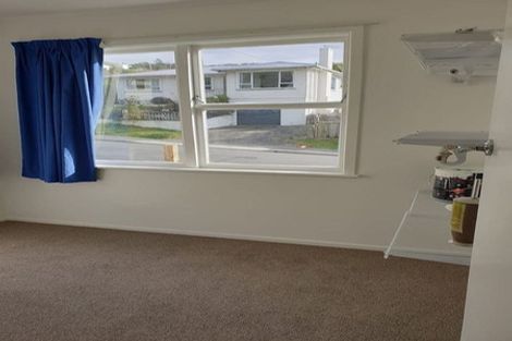 Photo of property in 72 Kenmore Street, Newlands, Wellington, 6037