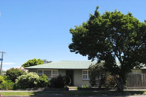Photo of property in 105 Memorial Avenue, Burnside, Christchurch, 8053