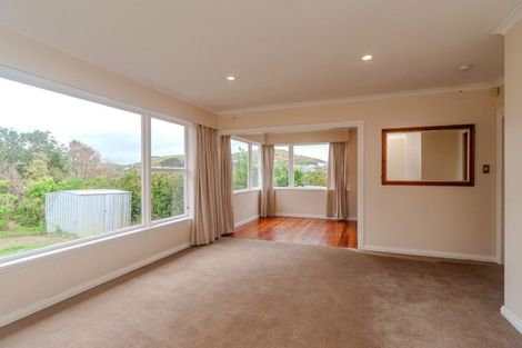 Photo of property in 19 Pinkerton Grove, Newlands, Wellington, 6037
