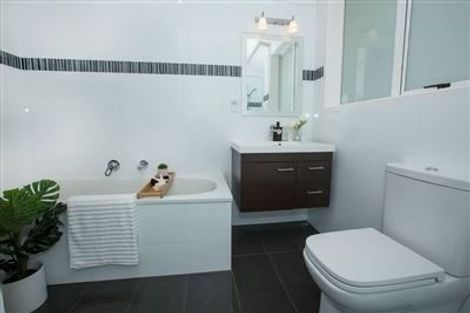 Photo of property in 12a Kingsbridge Place, Newlands, Wellington, 6037