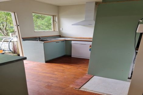 Photo of property in 16 De Val Drive, Titirangi, Auckland, 0604