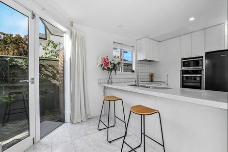 Photo of property in 34 Aikmans Road, Merivale, Christchurch, 8014