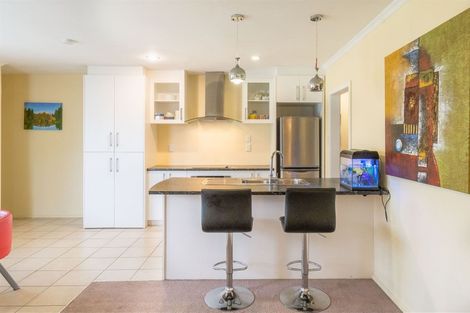 Photo of property in 132 Avonhead Road, Avonhead, Christchurch, 8042