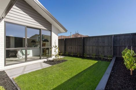 Photo of property in 6 Earl Way, Amberley, 7410