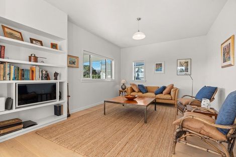 Photo of property in 2 Naples Street, Martinborough, 5711