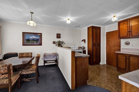 Photo of property in 2 Manse Street, Hawera, 4610