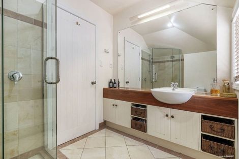 Photo of property in 4 Fairfield Lane, East Tamaki Heights, Auckland, 2016