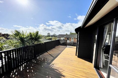 Photo of property in 32 Cron Avenue, Te Atatu South, Auckland, 0610