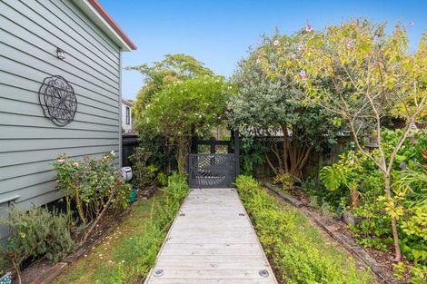 Photo of property in 1 Green Lane, Helensville, 0800