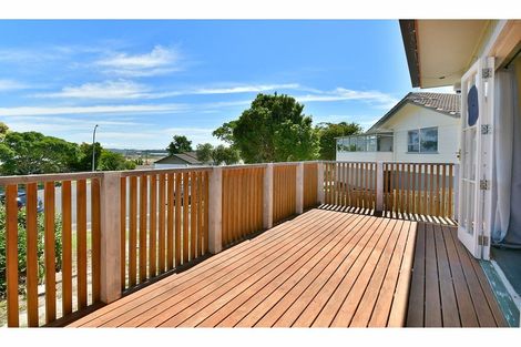 Photo of property in 11 Merida Place, Unsworth Heights, Auckland, 0632