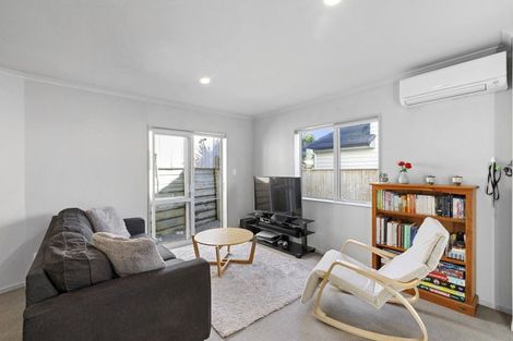 Photo of property in 8/16 Black Rock Road, Newlands, Wellington, 6037