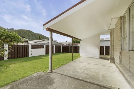 Photo of property in 2/12 Tacoma Drive, Totara Park, Upper Hutt, 5018