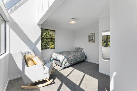Photo of property in 10 Latham Road, York Bay, Lower Hutt, 5013