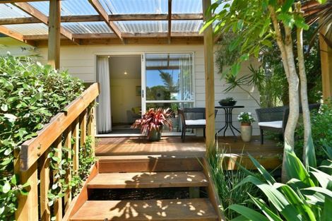 Photo of property in 1/4 Knott Road, Stanmore Bay, Whangaparaoa, 0932