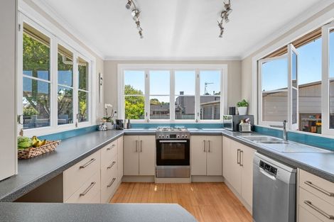 Photo of property in 42 Rifle Range Road, Dinsdale, Hamilton, 3204