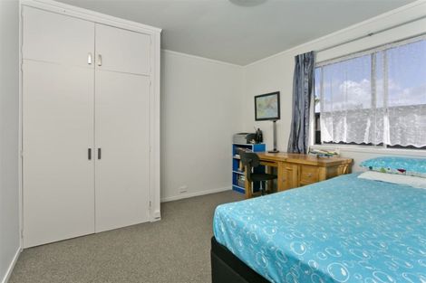 Photo of property in 2/52 Sunnynook Road, Sunnynook, Auckland, 0620