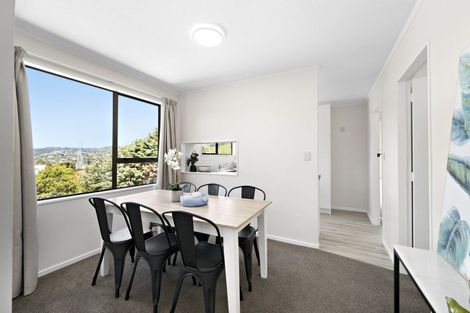 Photo of property in 5 Sasanqua Way, Crofton Downs, Wellington, 6035