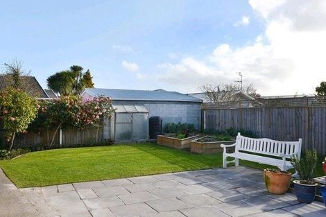 Photo of property in 51 Grahams Road, Ilam, Christchurch, 8041