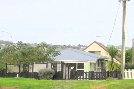 Photo of property in 1 Red Beach Road, Red Beach, 0932