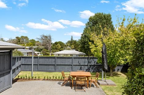 Photo of property in 15 Gill Avenue, Te Atatu Peninsula, Auckland, 0610