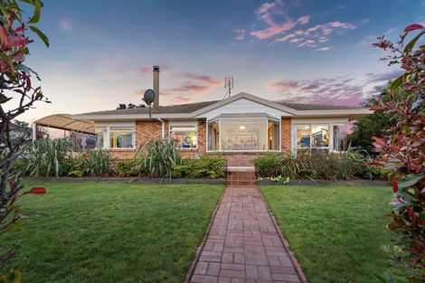 Photo of property in 48 Settlers Grove, Orewa, 0931