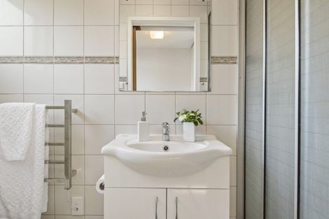 Photo of property in 33 Eversleigh Road, Belmont, Auckland, 0622
