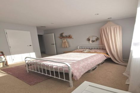 Photo of property in 42 Edgecombe Street, Newlands, Wellington, 6037