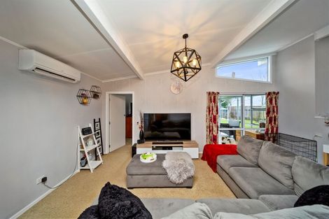 Photo of property in 5 Ngaio Place, Hawera, 4610