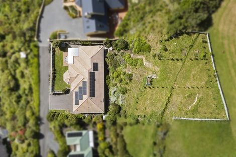Photo of property in 125 Woodman Drive, Tawa, Wellington, 5028