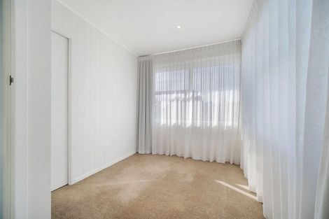 Photo of property in 36 Rewarewa Road, Te Atatu Peninsula, Auckland, 0610