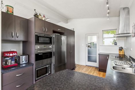 Photo of property in 11 Teoti Street, Paraparaumu Beach, Paraparaumu, 5032