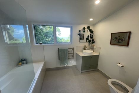 Photo of property in 60 Kauri Point Road, Laingholm, Auckland, 0604