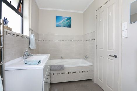 Photo of property in 15 Kennedy Avenue, Feilding, 4702