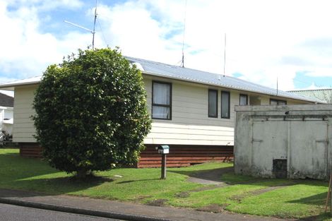 Photo of property in 2 Enderby Drive, Te Atatu Peninsula, Auckland, 0610