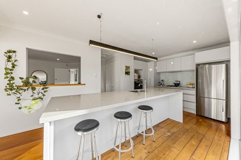 Photo of property in 4 Divich Avenue, Te Atatu South, Auckland, 0610