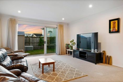 Photo of property in 22 Couldrey Crescent, Red Beach, 0932
