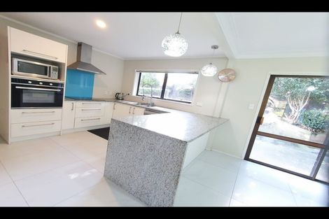 Photo of property in 24 Eugenia Rise, Totara Heights, Auckland, 2105