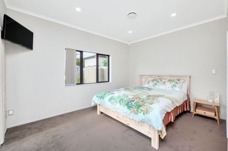 Photo of property in 3a Edwards Avenue, Henderson, Auckland, 0610