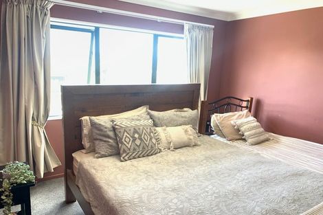 Photo of property in 19 Corsham Grove, Churton Park, Wellington, 6037