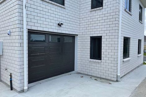 Photo of property in 3a Edwards Avenue, Henderson, Auckland, 0610