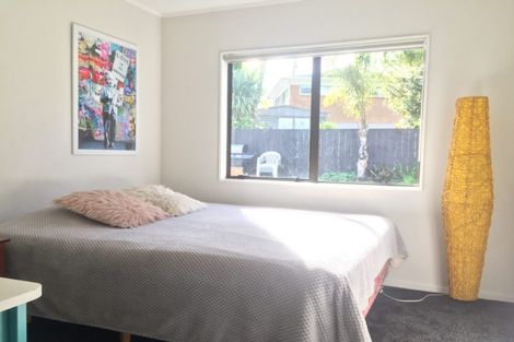 Photo of property in 2/45 Taioma Crescent, Te Atatu Peninsula, Auckland, 0610