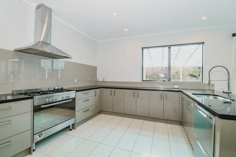 Photo of property in 16 Kinmont Rise, East Tamaki Heights, Auckland, 2016