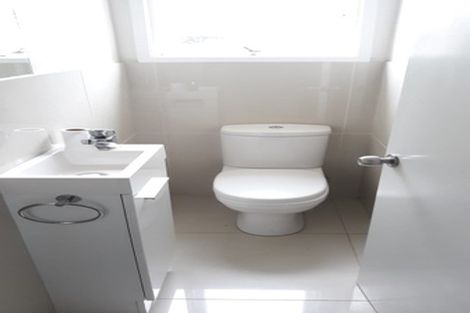 Photo of property in 5 Denver Avenue, Sunnyvale, Auckland, 0612