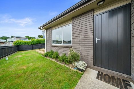 Photo of property in 5 Cresswell Place, Johnsonville, Wellington, 6037