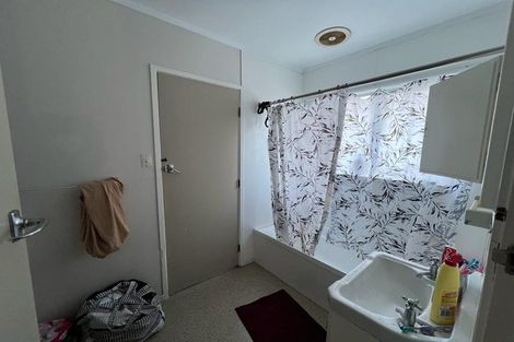 Photo of property in 2/41 Miro Street, New Lynn, Auckland, 0600