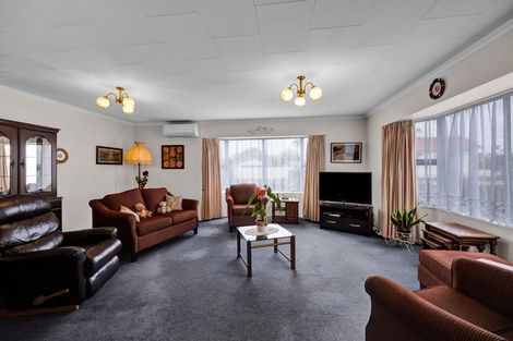 Photo of property in 2 Manse Street, Hawera, 4610