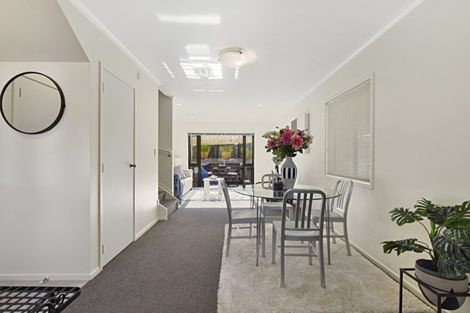 Photo of property in 14 Verdale Circle, Glen Eden, Auckland, 0602